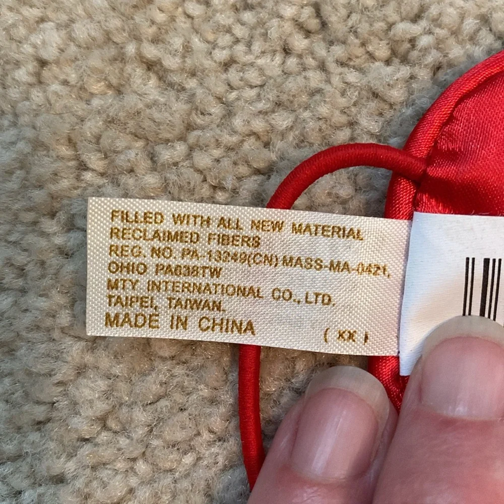 Dart Dee, collectors choice. Red “I ❤️ you” eye mask. - Picture 3 of 6